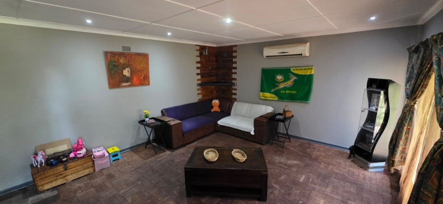 5 Bedroom Property for Sale in Songloed North West